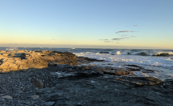 Landscape photo of waves crashing